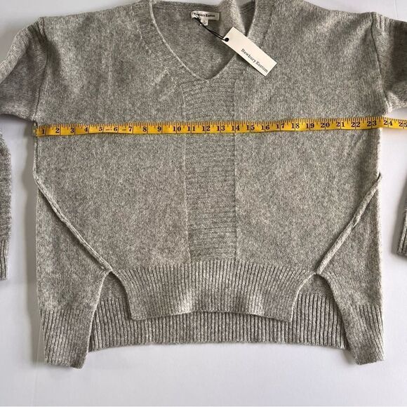 NWT Newbury Kustom V Neck Wool Blend Gray Sweater Unique Cut Out Hem Size Large - Picture 5 of 12